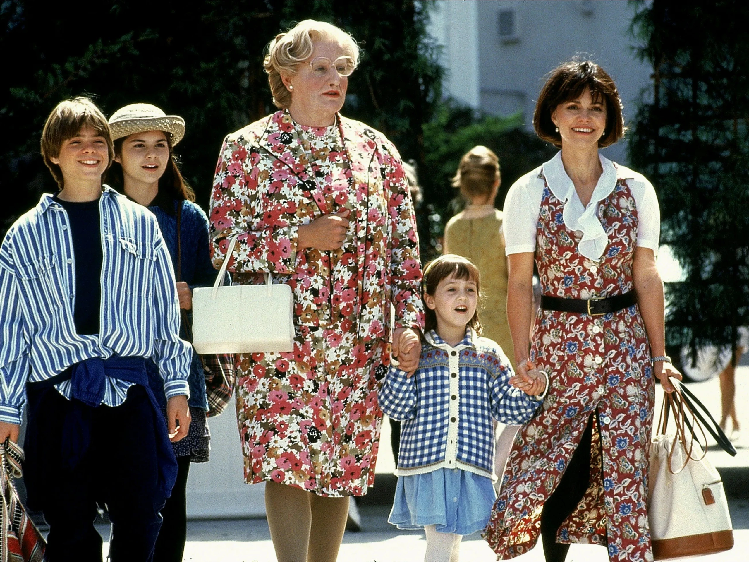 30-years-ago,-this-beloved-family-movie-nailed-the-invisible-load-of-motherhood