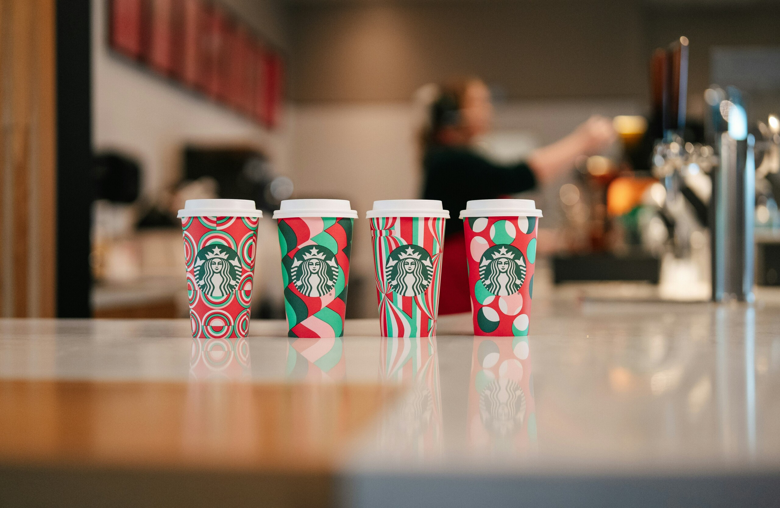 the-starbucks-holiday-drinks-are-back-&-i-*need*-the-new-merry-cran-refresher